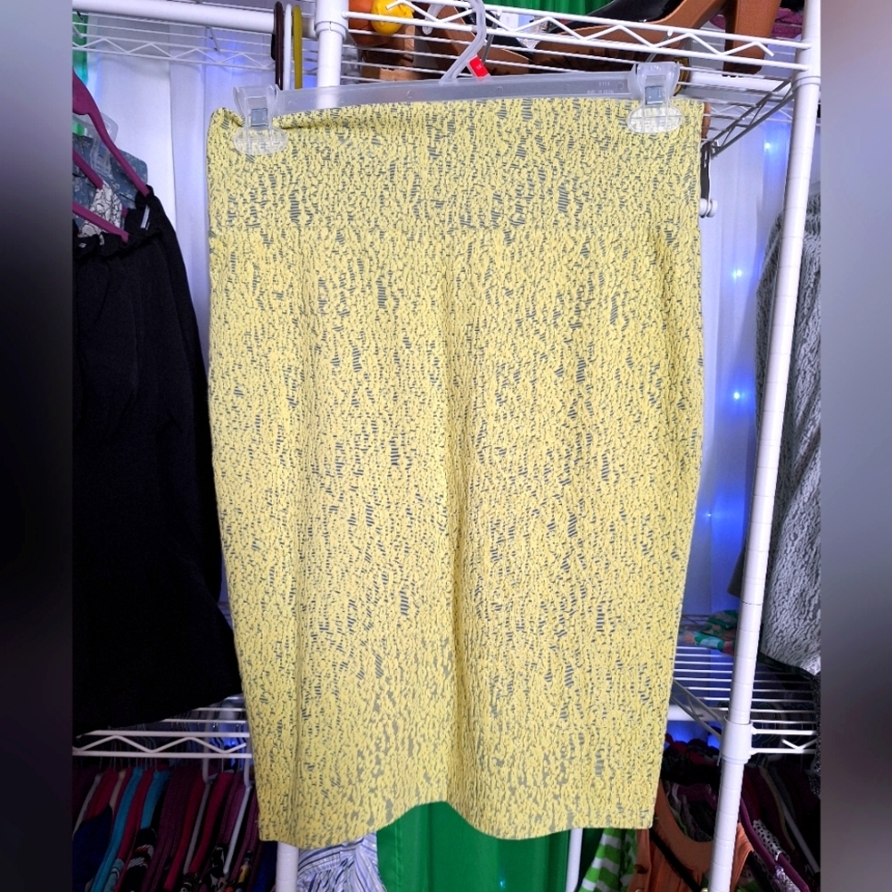 LULAROE YELLOW PENCIL SKIRT SIZE MEDIUM